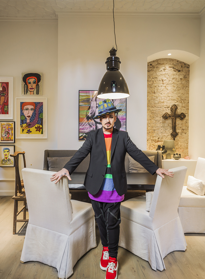 Boy George dans son espace dînatoire